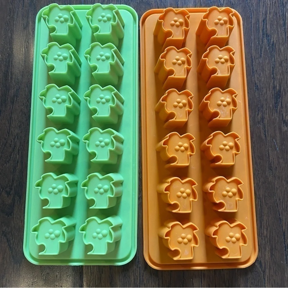 EUC 2 palm tree silicone ice cube trays